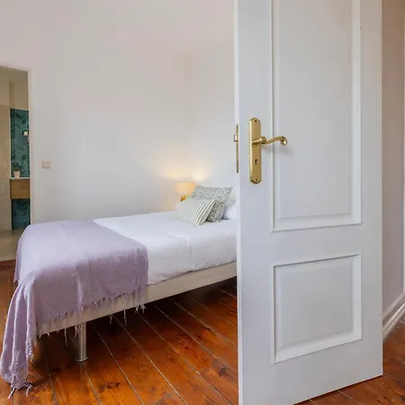 아파트 Charming And Bright Townhouse 3bdr By Lovelystay