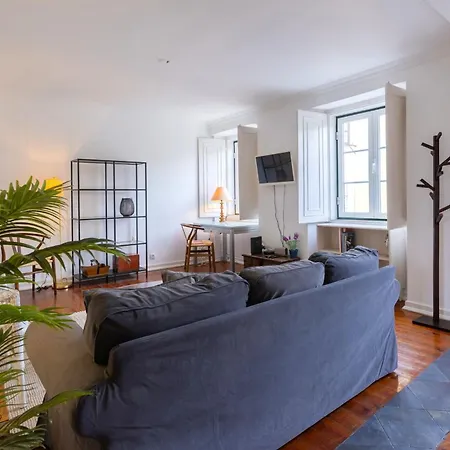 아파트 Charming And Bright Townhouse 3bdr By Lovelystay 리스본