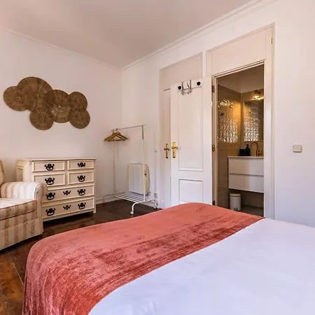 Apartamento Charming And Bright Townhouse 3bdr By Lovelystay Lisboa