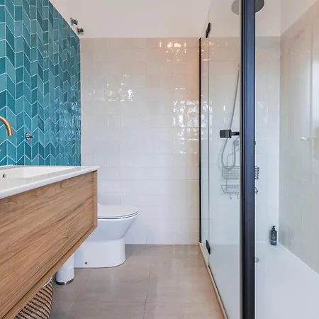 아파트 Charming And Bright Townhouse 3bdr By Lovelystay