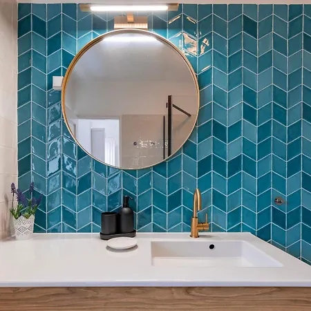 아파트 Charming And Bright Townhouse 3bdr By Lovelystay *