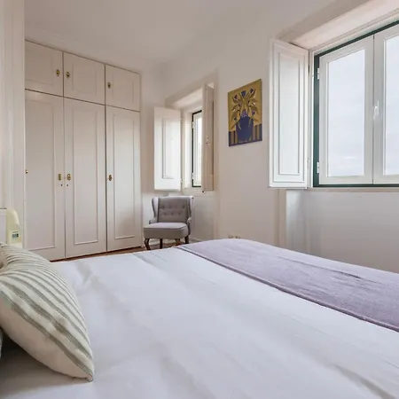 아파트 Charming And Bright Townhouse 3bdr By Lovelystay