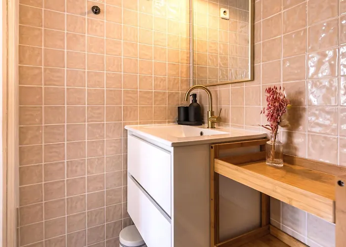 Charming And Bright Townhouse 3bdr By Lovelystay リスボン